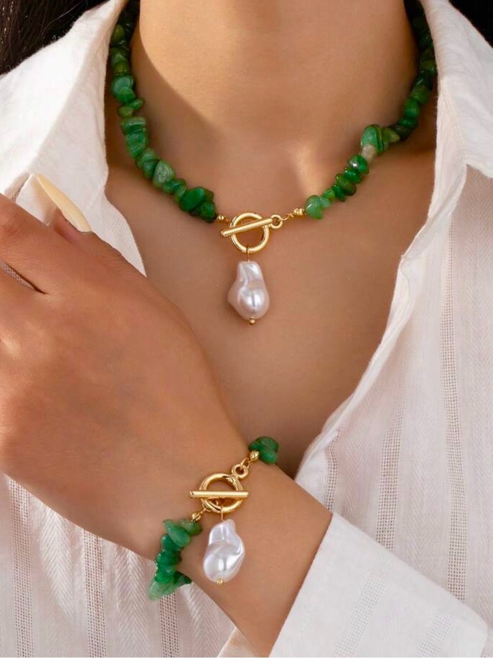 Elegant green pearl necklace and bracelet set - Picture 4 of 5